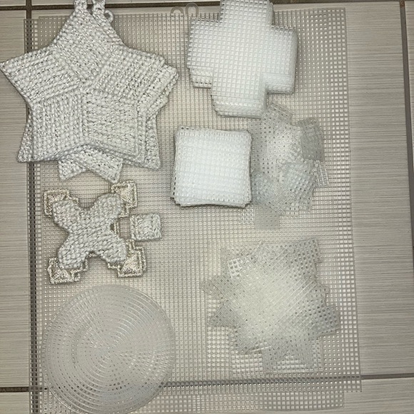 Plastic canvas different shapes and pieces - Picture 7 of 11